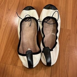 Bloch two tone ballet flats. Size 39 = size 8.